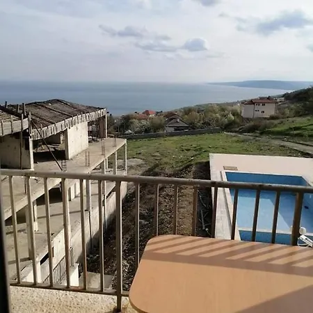 아파트 Lucky Rocks